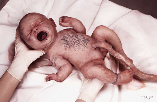 Publicité Playstation - PS2 - Un enfant sortant du ventre de sa mère tatoué - Agence TBWA - France