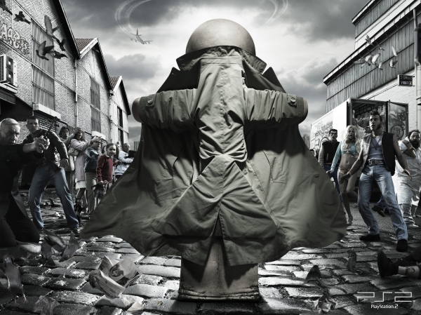 Publicité Playstation - PS2 - Un pervers ouvre son manteau devant la foule éberluée  - Agence TBWA - France