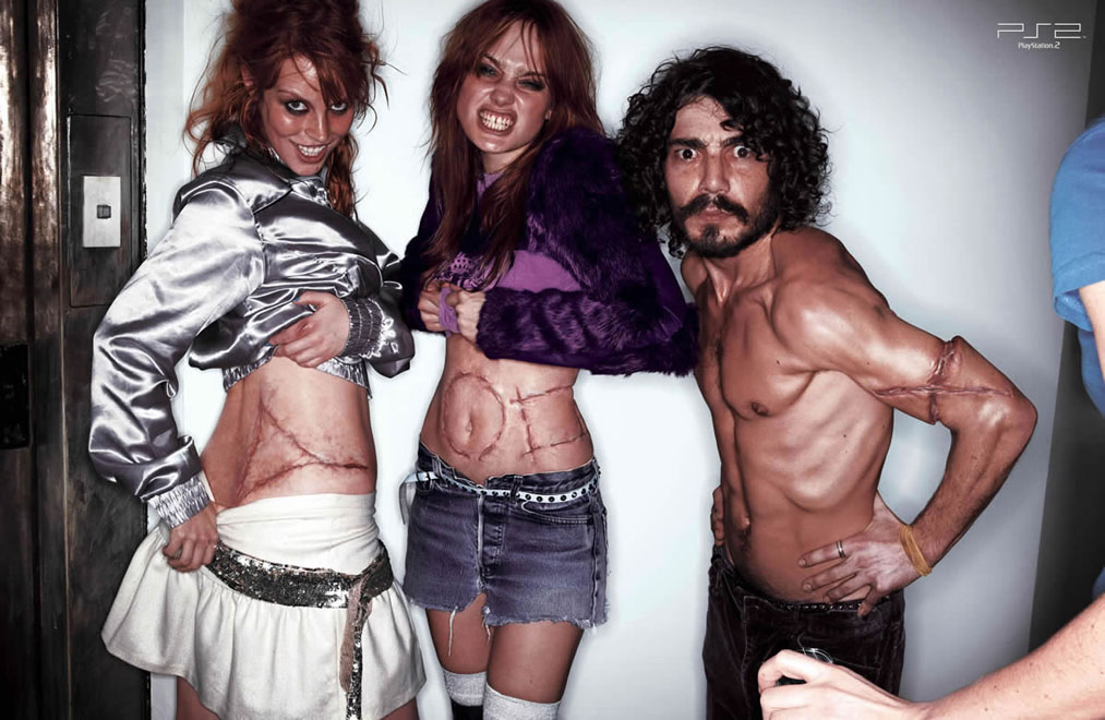 Publicité Playstation - PS2 - Des personnes scarifiées aux motifs des pictogrammes de la marque - Agence TBWA - France