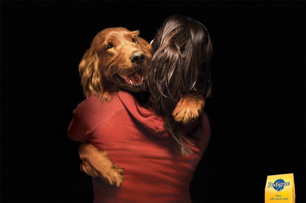Publicité Pedigree- Now with more meat - Un setter irlandais dans les bras de son maître - Agence Savoglio/TBWA - Argentine - 2008