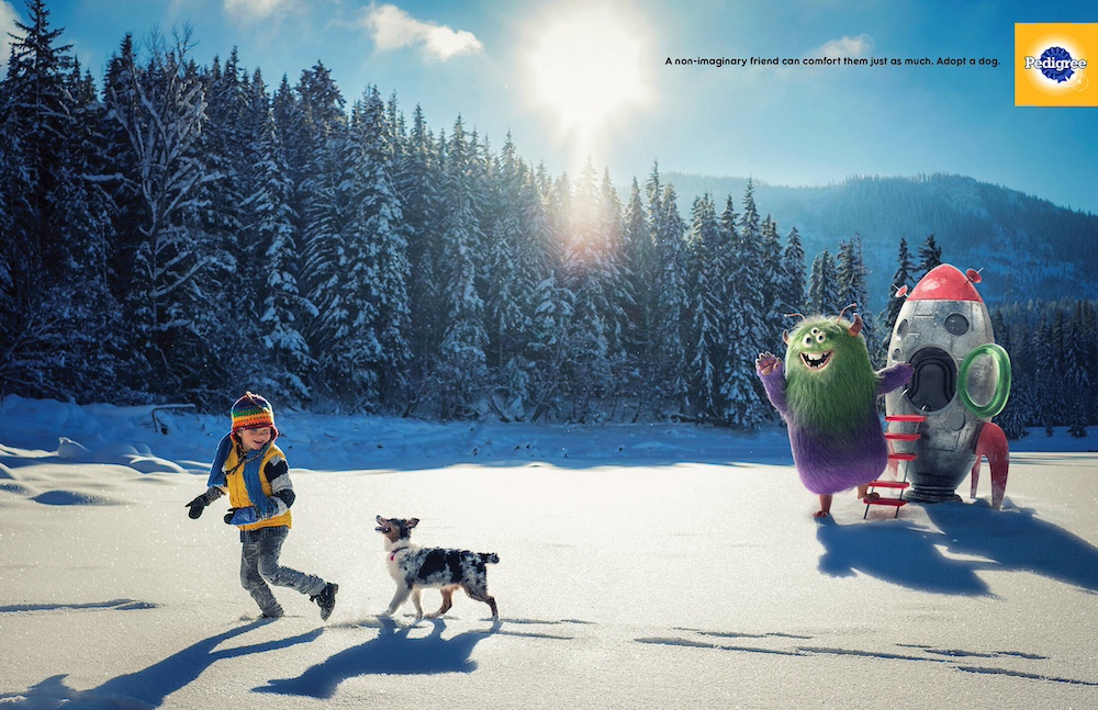 Publicité Pedigree - A non-imaginary friend can teach them just as much - Adopt a dog - Un garçon court dans la neige avec son chien- L'ami imaginaire part en fusée - Agence BBDO - USA - 2020
