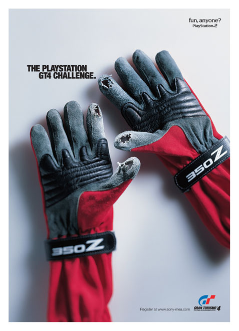 Publicité Playstation - Jeux Vidéo - Gran Turismo 4 - Le Playstation GT4 Challenge - Une paire de gants usée