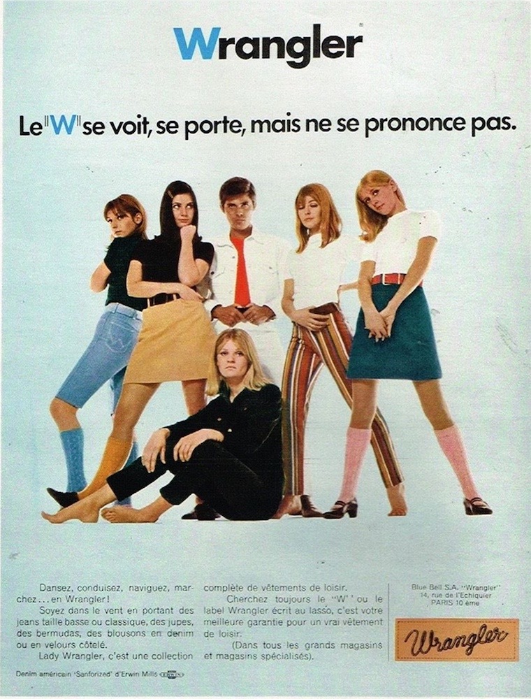 Publicité Wrangler - Le W - Le W se voit, se porte, mais ne se prononce pas - Un homme avec une cravate rouge au milieu de 5 femmes  - France - 1968