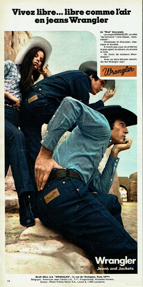 Publicité Wrangler - Jeans - Vivre libre... libre comme l'air en jeans Wrangler - Des jeunes habillés en cow-boy regardent au loin - France - 1969