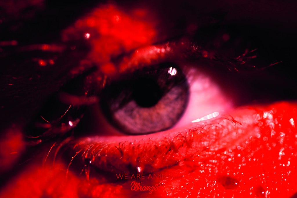 Publicité Wrangler - We are animals - Red - Gros plan sur un oeil - Agence Fred&Farid - France - 2010 - Photo Jeff Burton