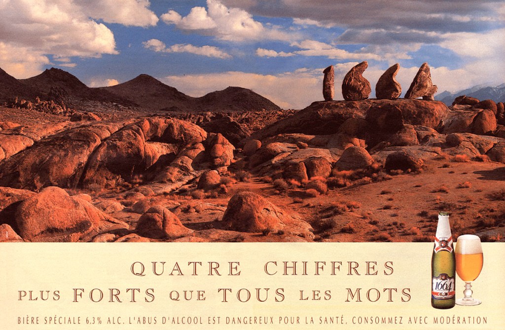 Publicité 1664 - Quatre chiffres plus forts que tous les mots - Quatre rochers au loin forment le nombre 1664 - Agence BDDP - France - 1994