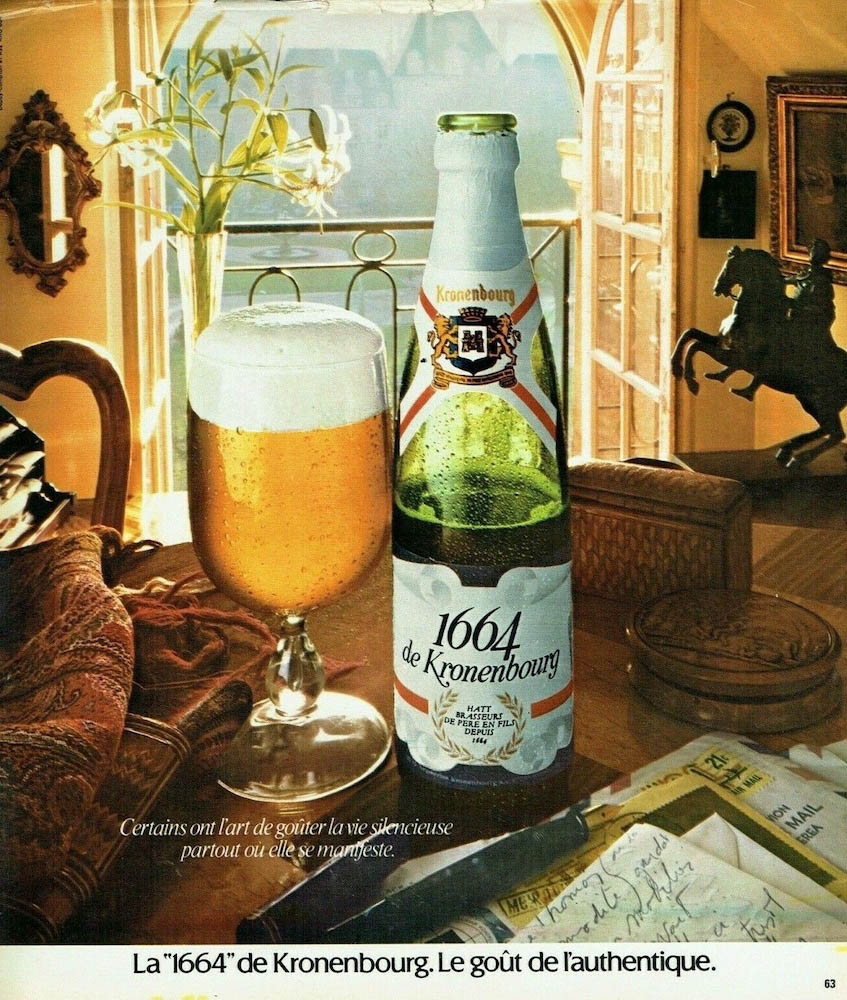 Publicité 1664 - Le goût de l'authentique - La 1664 de Kronenbourg. Le goût de l'authentique - Bouteille et verre devant une fenêtre ouverte - Décor parisien - Agence Dupuy Compton - 1976