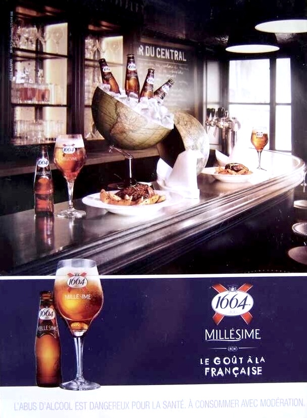 Publicité 1664- Le goût à la française - Millésime - Corse - Comptoir de bar - Bière dans globe terrestre - Agence Fred&Farid - 2013-2014 - Annonce Presse