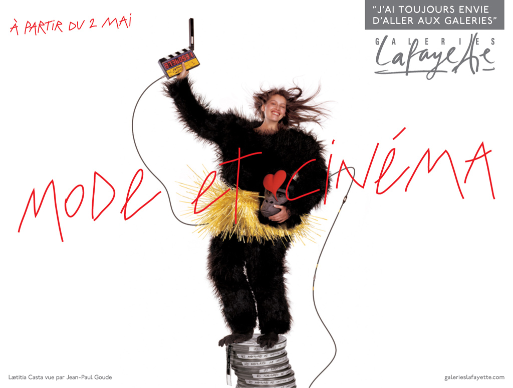 Publicité Galeries Lafayette - J'ai toujours envie d'aller aux Galeries - Laetitia Casta - Mode et Cinéma - Habillée en King Kong sur une pile de bobines de cinéma - Jean Paul Goude - Agence Aubert Storch - 2001