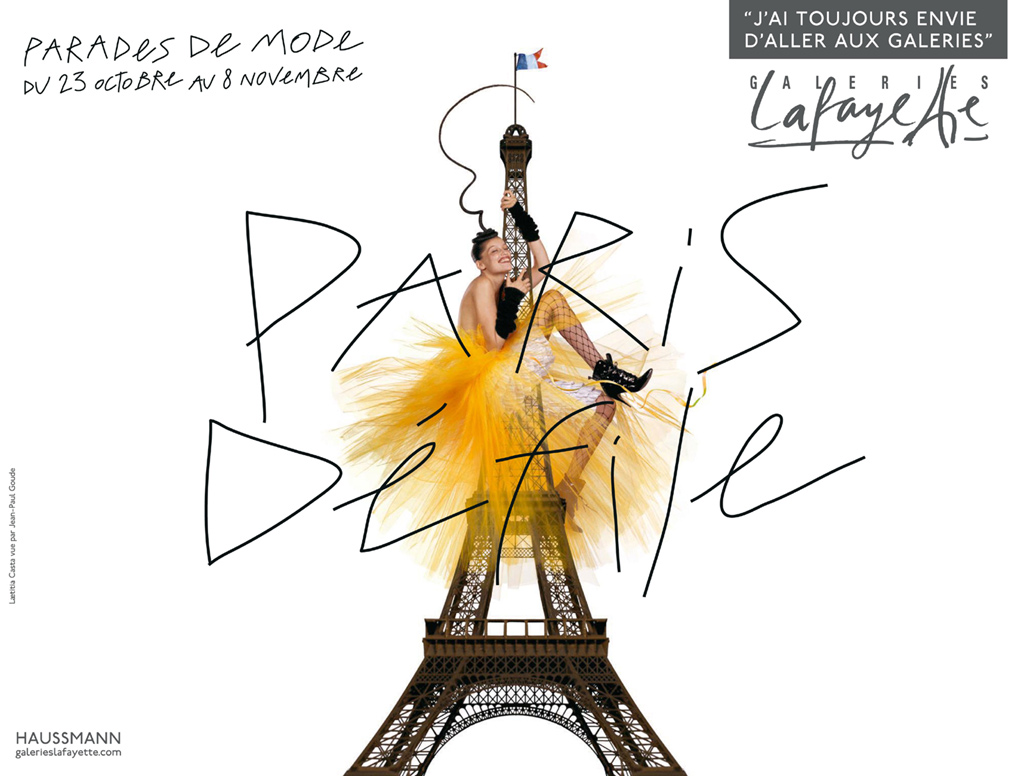Publicité Galeries Lafayette - J'ai toujours envie d'aller aux Galeries - Laetitia Casta - Paris Défile- Accrochée à la Tour Eiffel - Jean Paul Goude - Agence Aubert Storch - 2001