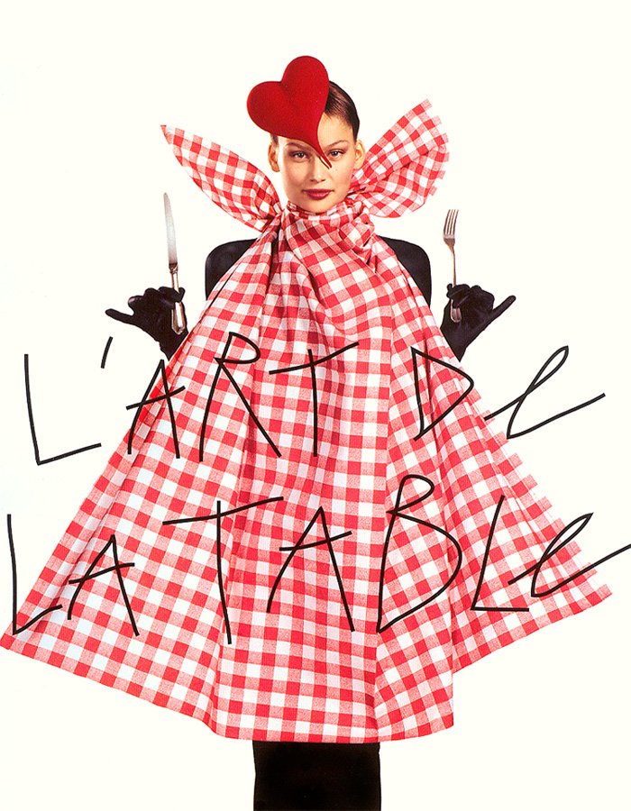 Publicité Galeries Lafayette - L'art de la table - Laetitia Casta - Avec une nappe vichy rouge en guise de serviette - Agence Aubert Storch associés - Jean Paul Goude