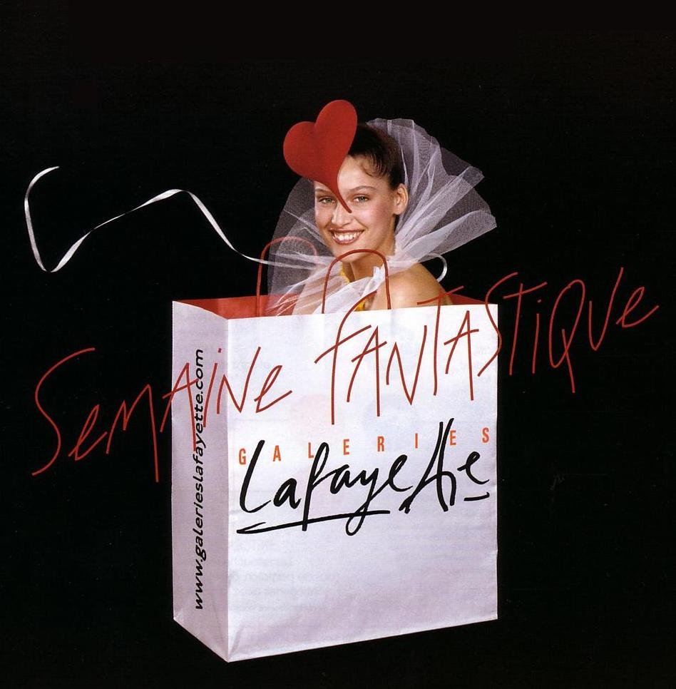 Publicité Galeries Lafayette - Semaine fantastique - Laetitia Casta - Dans un sac en papier Galeries Lafayette, en tulle blanche et chapeau coeur sur la tête - Agence Aubert Storch associés - Jean Paul Goude