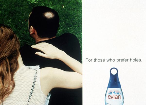 Publicité evian - For those who prefer holes - Femme pose la main sur l'épaule de son mari dégarni - EuroRSCG Paris - 2001