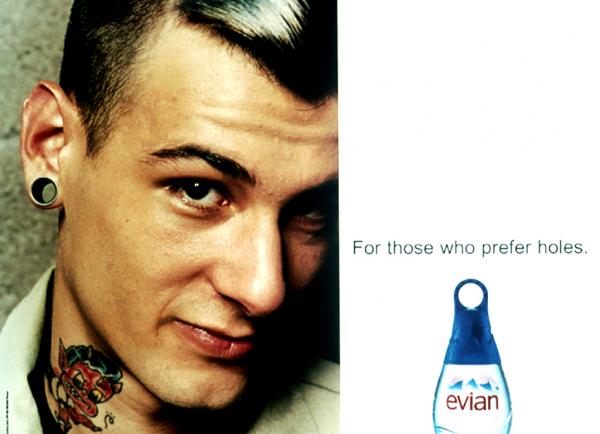 Publicité evian - For those who prefer holes - Homme avec un trou en guise de piercing à l'oreille - EuroRSCG Paris - 2001