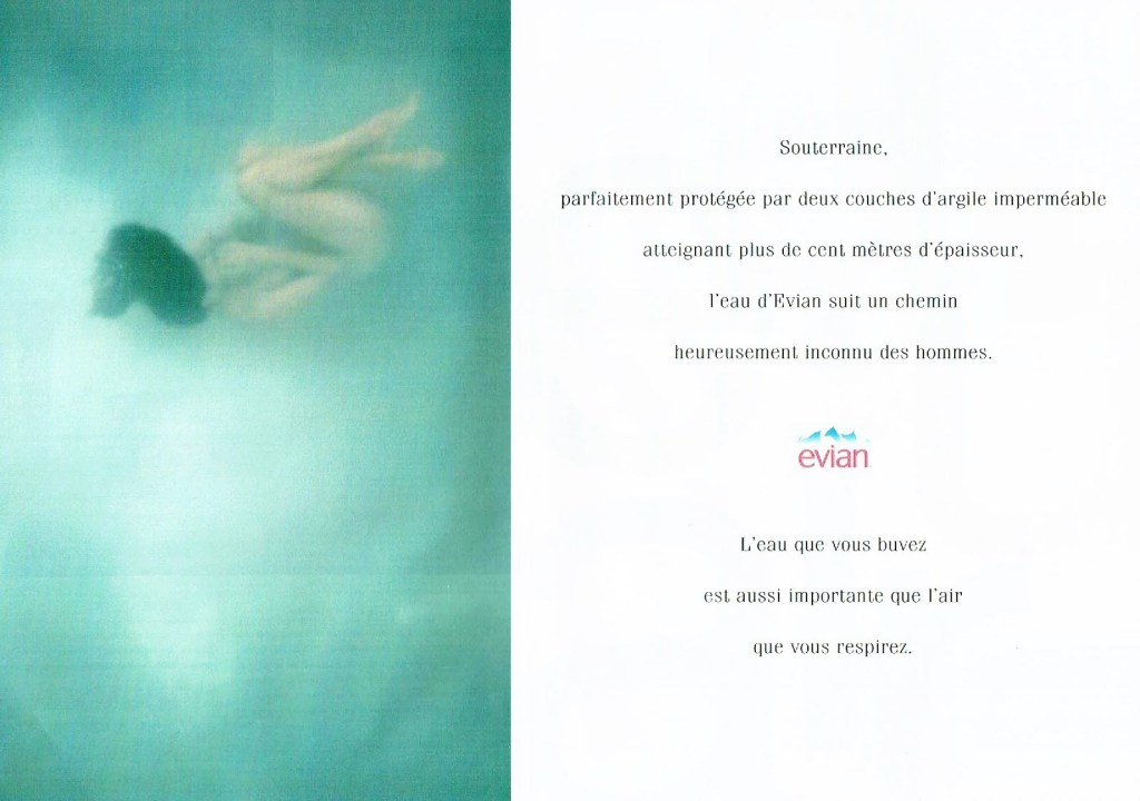 Publicité evian - L'eau que vous buvez est aussi importante que l'air que vous respirez - Femme en position fœtale sous l'eau - Agence BETC EuroRSCG Paris - 1994