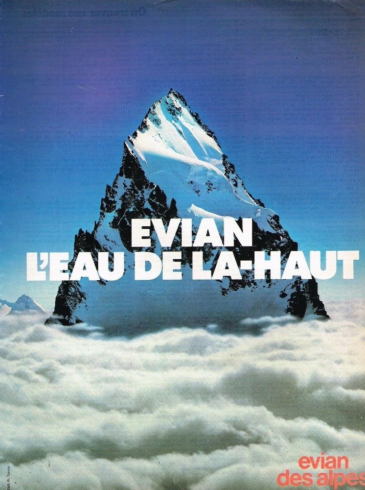 Publicité evian - L'eau de là-haut - Un pic montagneux émerge des nuages - Agence Bélier - 1980