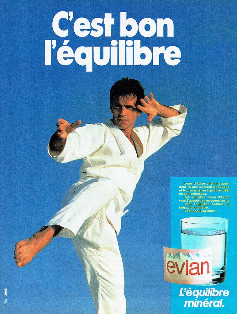 Publicité evian - C'est bon l'équilibre - Un karatéka se tient sur un pied - Agence Bélier - 1983-84