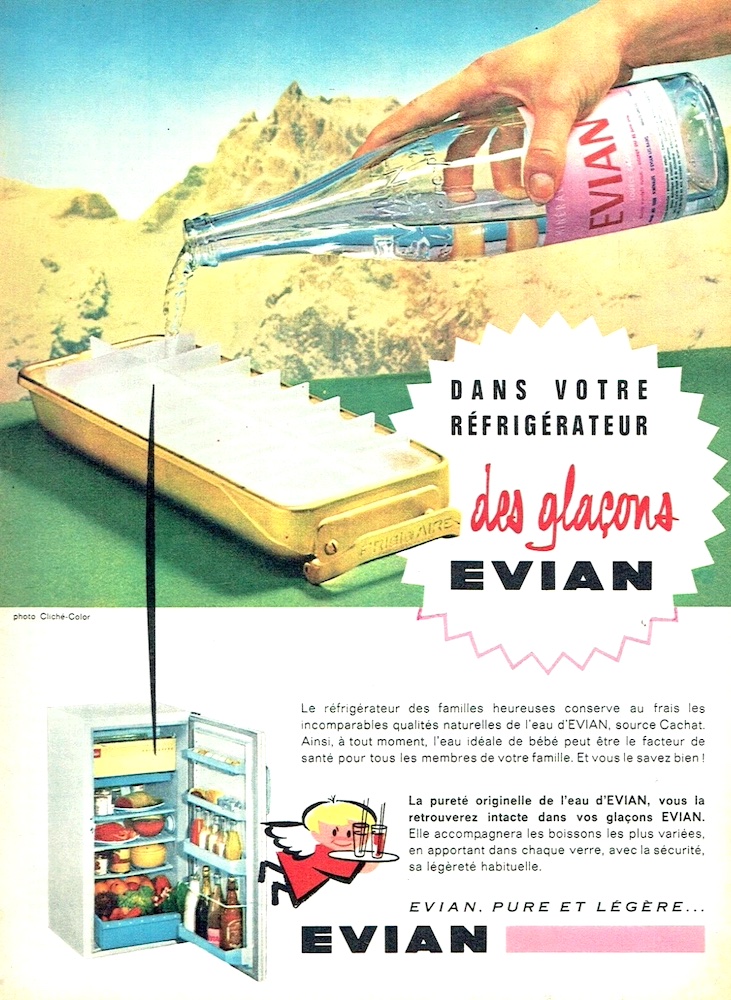 Publicité EVIAN - EVIAN pure et légère... - Dans votre réfrigérateur des glaçons EVIAN - Une main verse une bouteille dans un bac à glaçons - 1961