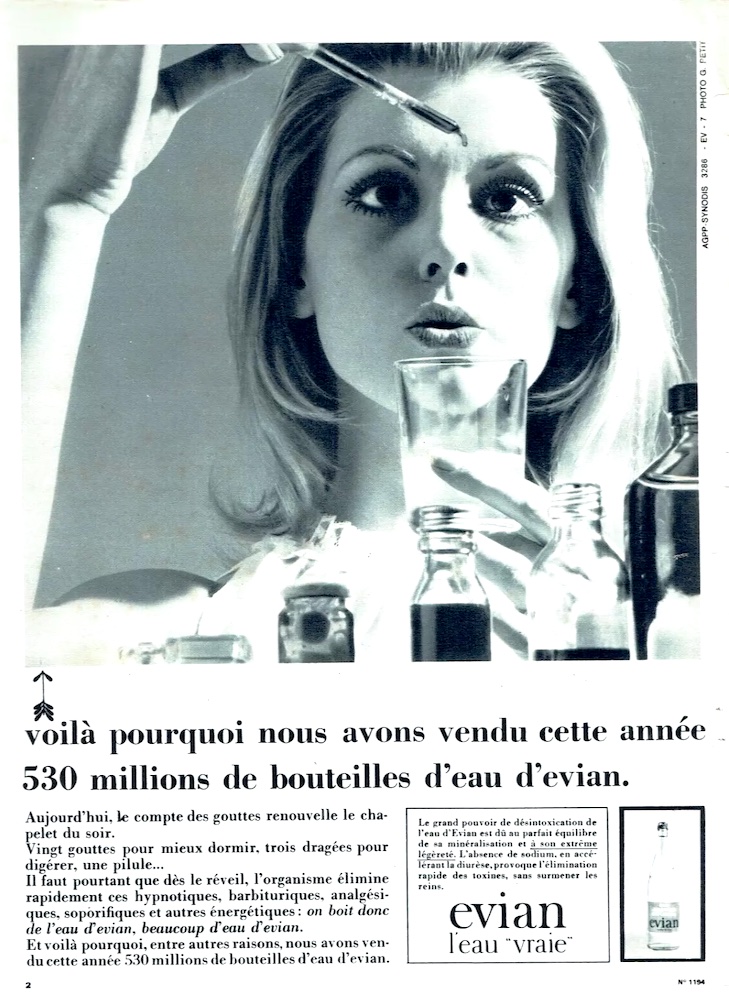 Publicité evian - Voilà pourquoi nous avons vendu, cette année, 530 millions de bouteilles d'eau d'evian - Femme utilisant un compte-goutte - 1968