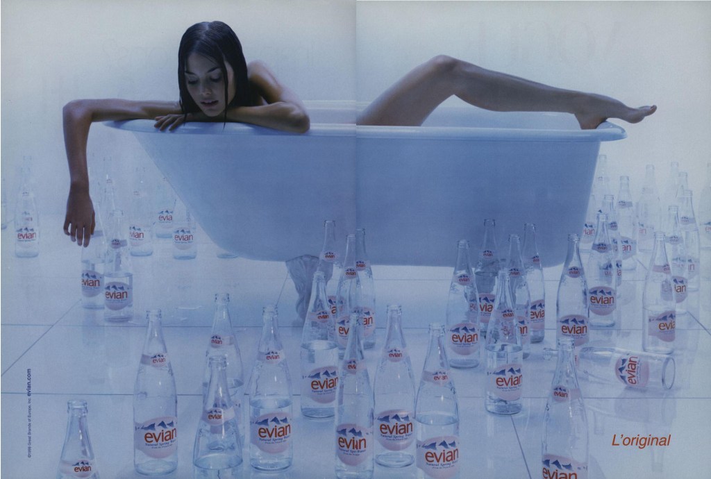 Publicité evian - L'original - UK/US - Une femme dans une baignoire avec autour d'elle une multitude de bouteilles d'evian - EuroRSCG Londres - 1999