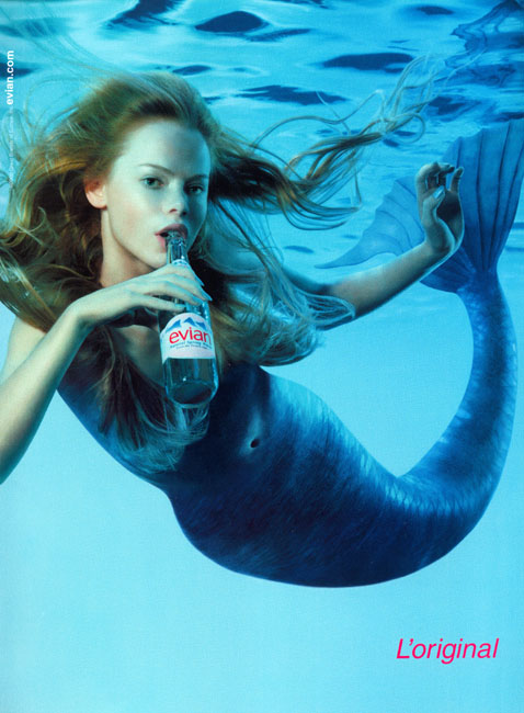 Publicité evian - L'original - UK/US - Une sirène boit de l'evian sous l'eau - EuroRSCG Londres - 1999 - Annonce verticale