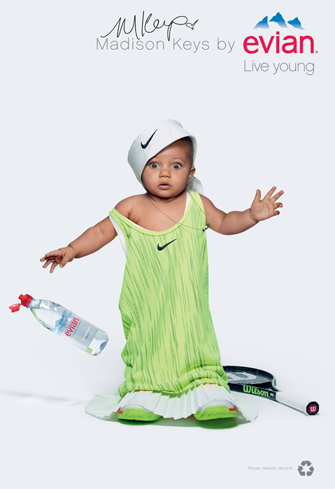 Publicité evian - Live Young - Oversize - Transformation - Madison Keys enfant avec une tenue de tennis trop grande pour elle - Agence BETC Paris - 2017
