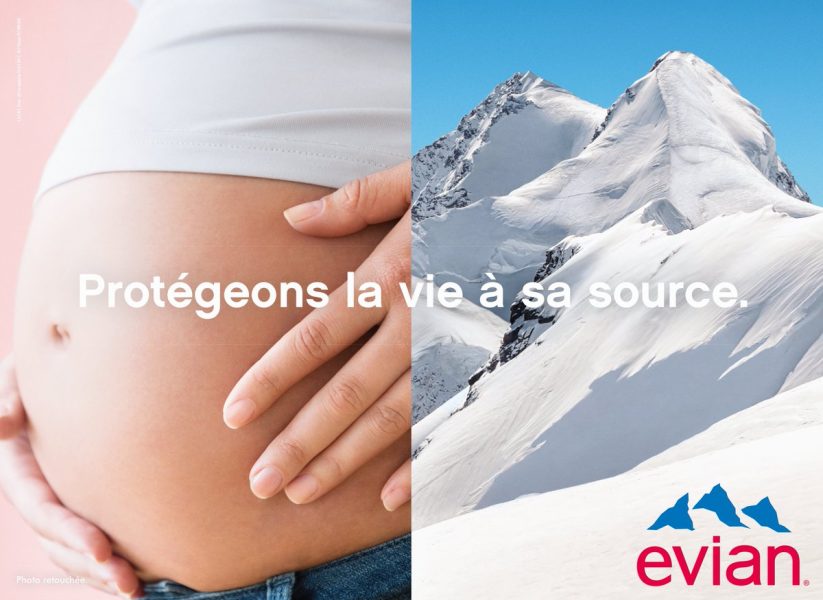 Publicité evian - Protégeons la vie à sa source - Femme enceinte pose ses mains sur son ventre - Paysage de montagne enneigé - Agence BETC - 2020