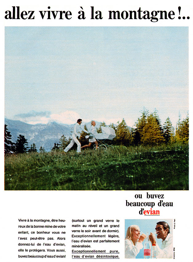 Publicité evian - Allez vivre à la montagne !.. ou buvez beaucoup d'eau d'evian - Couple en blanc avec un landau dans un paysage de montagne - 1969