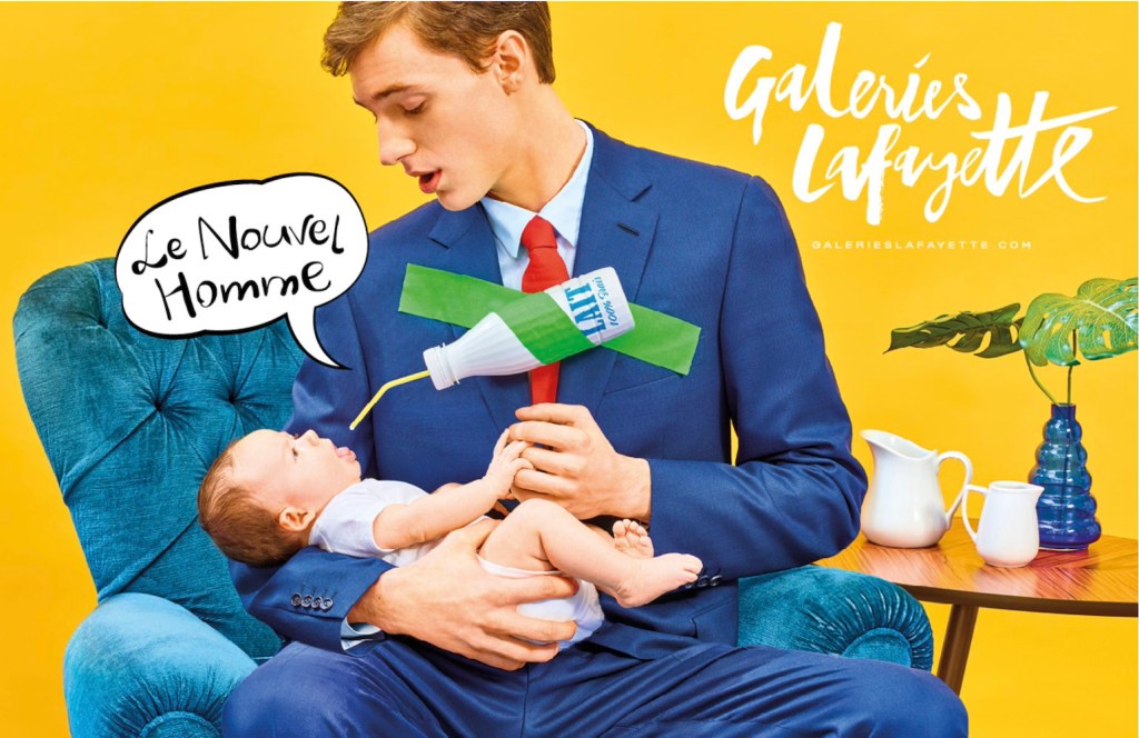 Publicité Galeries Lafayette - Toilet Paper - direction artistique Maurizio Cattelan et Pierpaolo Ferrari - Le nouvel homme - Homme avec une bouteille de lait en guise de sein nourrit un enfant - Agence Wednesday - 2017