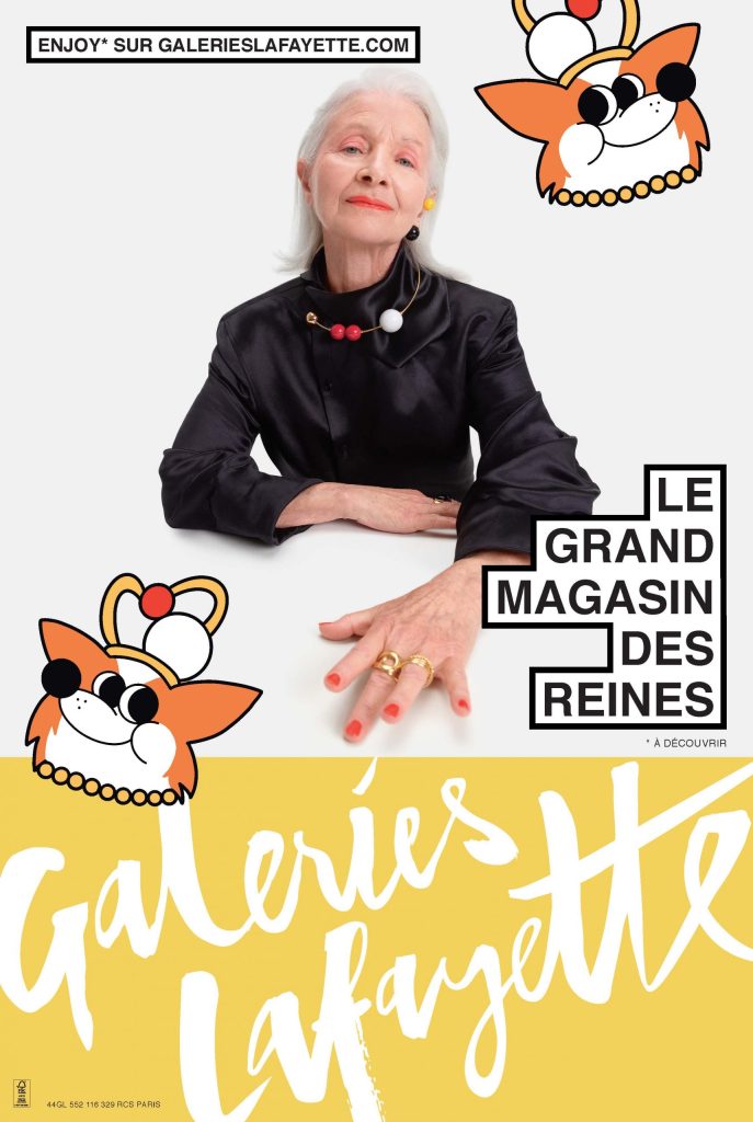 Publicité Galeries Lafayette - Le grand magasin de tous - Enjoy sur Galerieslafayette.com - Reines - Femme élégante assise devant une table blanche - Agence DDB - 2021 - Version Abribus
