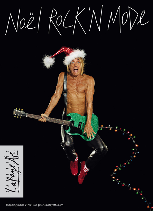 Publicité Galeries Lafayette - Noël rock'n mode - Iggy Pop avec un chapeau de Noël saute avec sa guitare verte et son fil en guirlande - Agence Aubert Storch associés - Jean Paul Goude