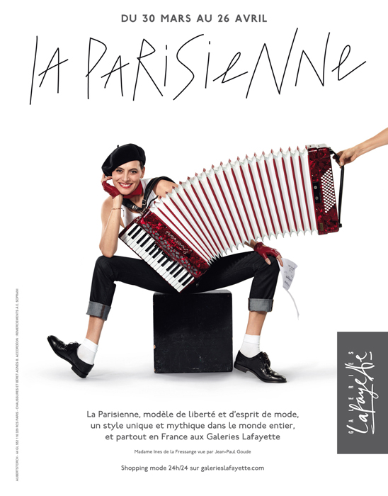 Publicité Galeries Lafayette - La parisienne - Inès de la Fressange avec un accordéon - Agence Aubert Storch associés - Jean Paul Goude
