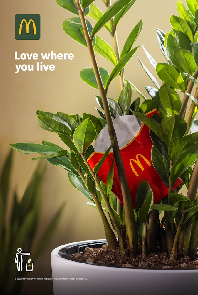 Publicité McDonald's - Love where you live - Un sachet de frites vide laissé dans une plante d'appartement - Agence TBWA\ANG -Malte - 2023