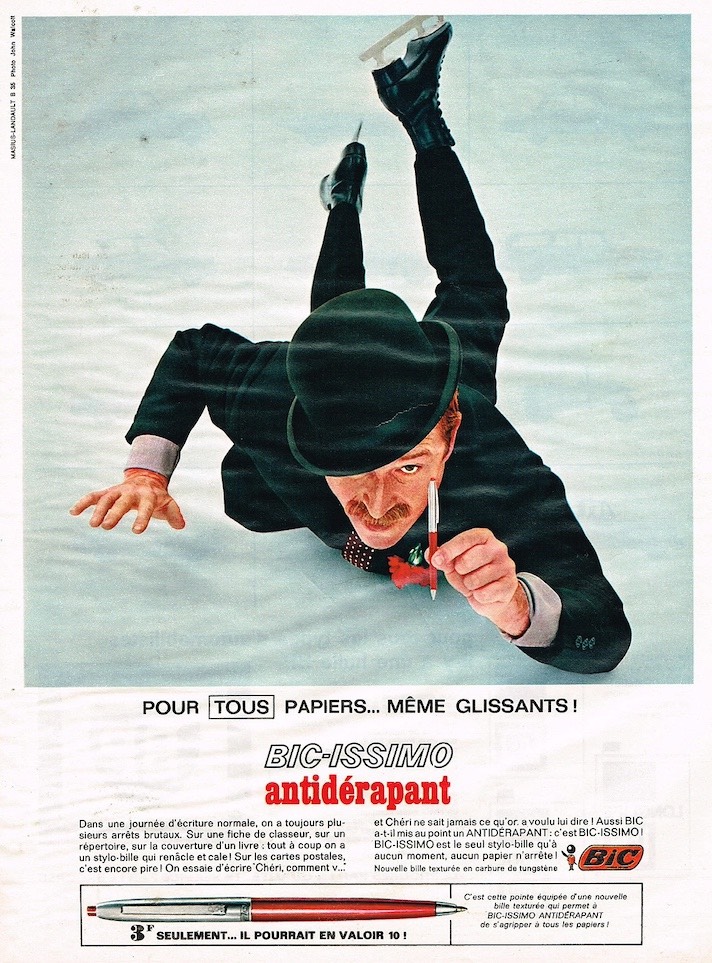 Publicité Bic - Bic-issimo antidérapant - Pour tous papiers... même glissants ! - Anglais avec chapeau melon et patins à glace aux pieds, couché sur le sol, tient un stylo rouge - Agence Masius-Landault - 1965