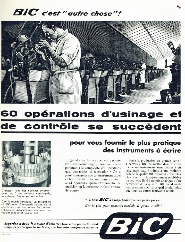Publicité Bic - C'est autre chose - 60 opérations d'usinage et de contrôle se succèdent pour vous fournir le plus pratique des instruments à écrire - Illustration d'un homme faisant un contrôle dans l'usine - Noir et Blanc - 1955