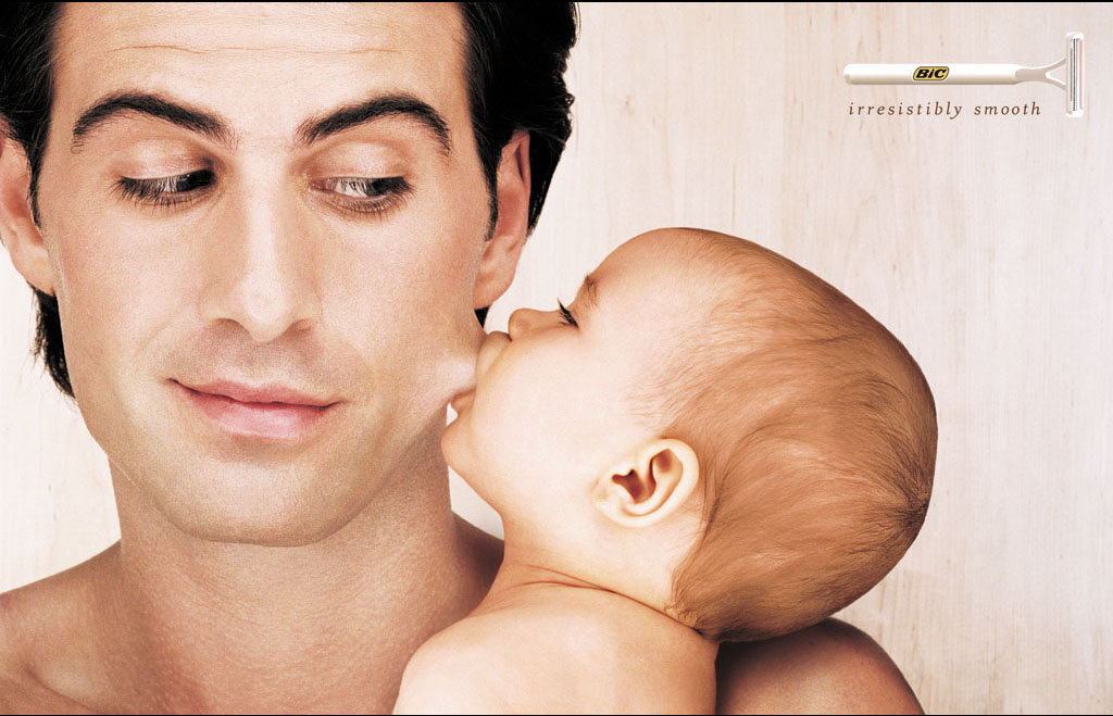 Publicité Bic - Rasoir - Irrésistiblement doux - Bébé tétant la joue de son père - Agence TBWA Paris - 2003