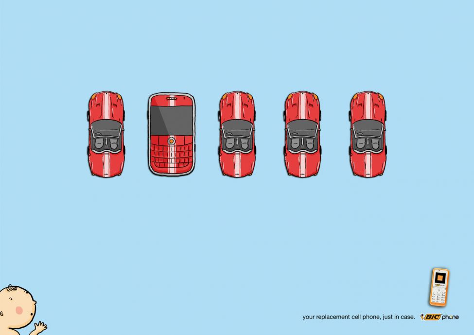 Publicité Bic - Bic phone - Your replacement cell phone, just in case - Un alignement de voiturettes - le téléphone rouge est au milieu - Agence Ignition K -Espagne - 2011