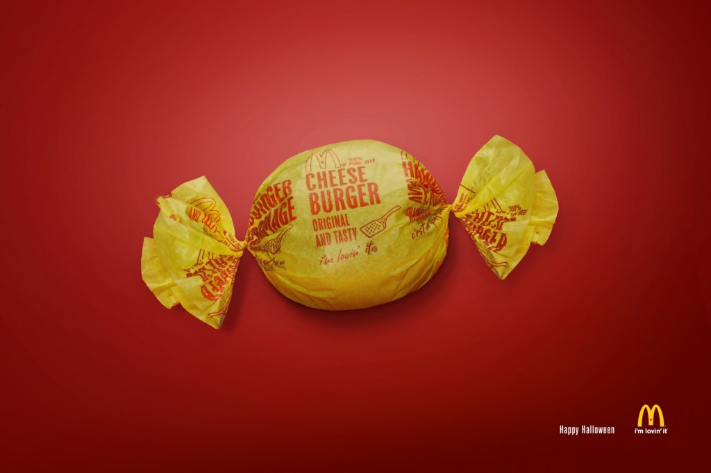 Publicité McDonald's - Happy Halloween - Le burger est emballé comme un bonbon - Agence Cossette - Canada - 2012