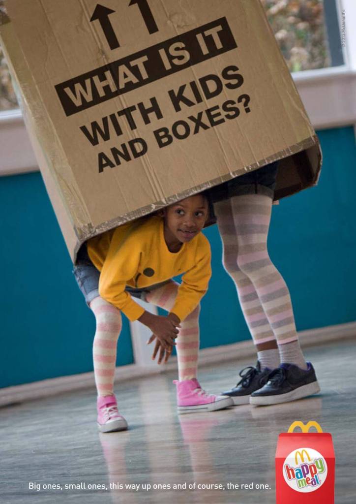 Publicité McDonald's - Happy Meal - What is it with kids and boxes ? — Des filles se cachent sous une caisse - Agence Leo Burnett - UK - 2013