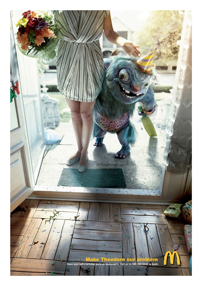 Publicité McDonald's - Party Birthday at McDonald's - Make Theodore our problem - Enfant à l'allure de monstre sur le pas de la porte avec un chapeau pointu sur la tête - Agence DDB - Afrique du sud - 2012