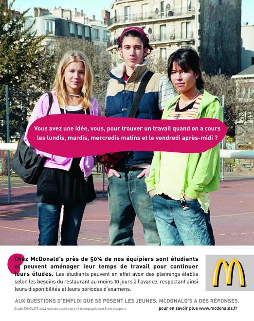 Publicité McDonald's - Recrutement - 3 étudiants sur un terrain de sport - Vous avez une idée pour trouver un travail quand on a cours les lundis, mardis, mercredi matins et le vendredi après-midi ? - Agence TBWA Paris - 2004