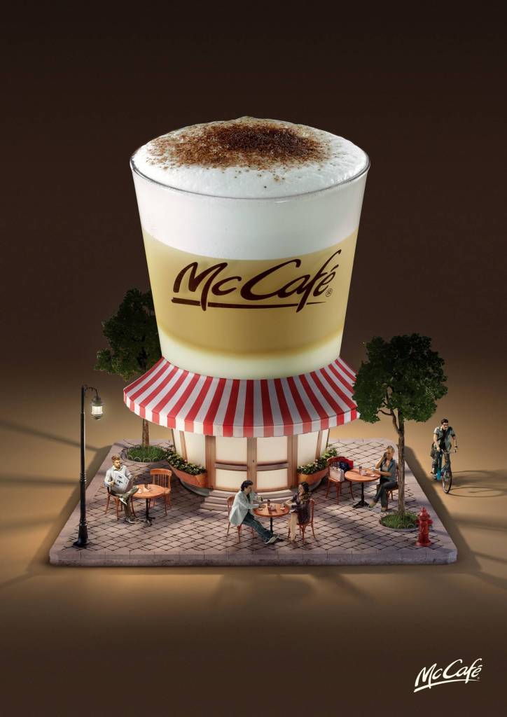Publicité McDonald's - McCafé - Un McCafé géant autour duquel est disposée une terrasse avec des tables - Agence DDB - Hongrie - 2014