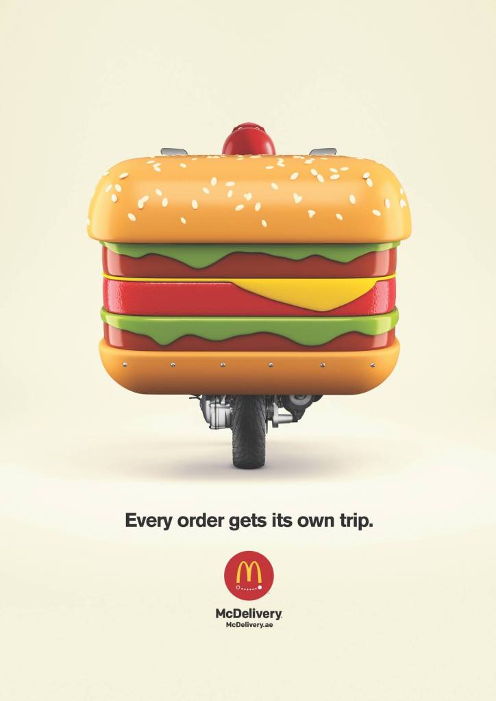 Publicité McDonald's - McDelivery - Every order gets its own trip - Scooter de livraison avec une caisse en forme de BigMac - Agence FP7/DXB - Émirats arabes unis - 2018