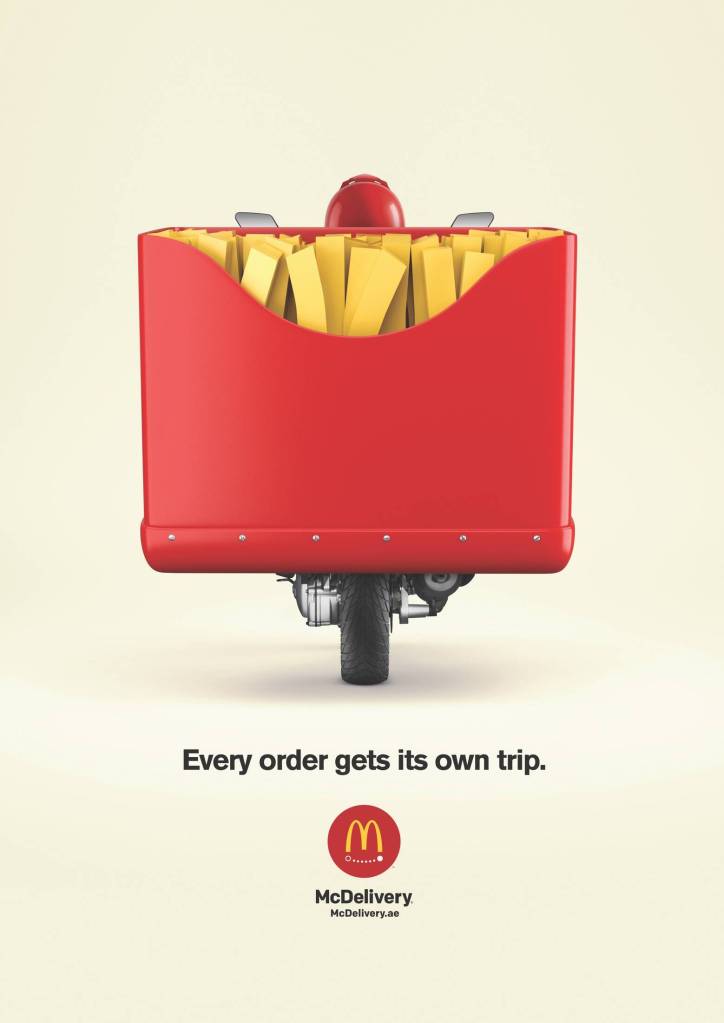 Publicité McDonald's - McDelivery - Every order gets its own trip - Scooter de livraison avec une caisse en forme de pochette de frites - Agence FP7/DXB - Émirats arabes unis - 2018