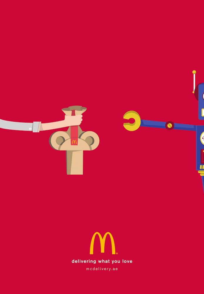 Publicité McDonald's - McDelivery - Delivering what you love - Robot - Une main lui apporte un sac avec une clé à l'intérieur - Agence Leo Burnett - Émirats arabes unis - 2015