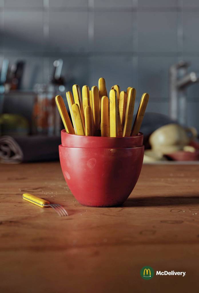 Publicité McDonald's - McDelivery - Vaisselle - Les fourchettes dans le pot ressemblent à des frites - DDB - République Tchèque - 2020