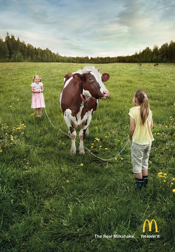 Publicité McDonald's - The Real Milkshake - Fillettes font sauter une vache à la corde à sauter - Agence DDB - 2012