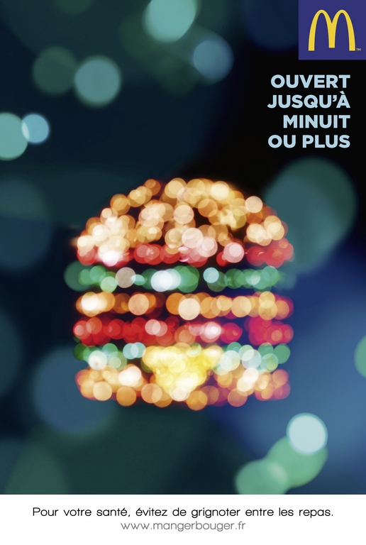 Publicité McDonald's - Ouvert jusqu'à minuit ou plus - Lumières scintillant formant un Bic Mac - Agence TBWA Paris - 2017