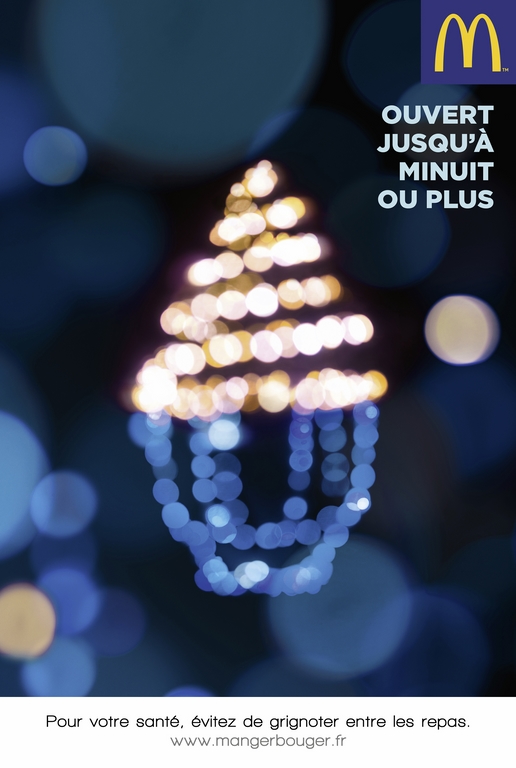 Publicité McDonald's - Ouvert jusqu'à minuit ou plus - Lumières scintillant formant un Sundae - Agence TBWA Paris - 2017