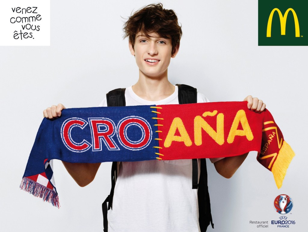 Publicité McDonald's - Venez comme vous êtes - Euro 2016 - Un jeune homme porte une écharpe "Croana" - Croatie-Espagne - Agence BETC Paris - 2016